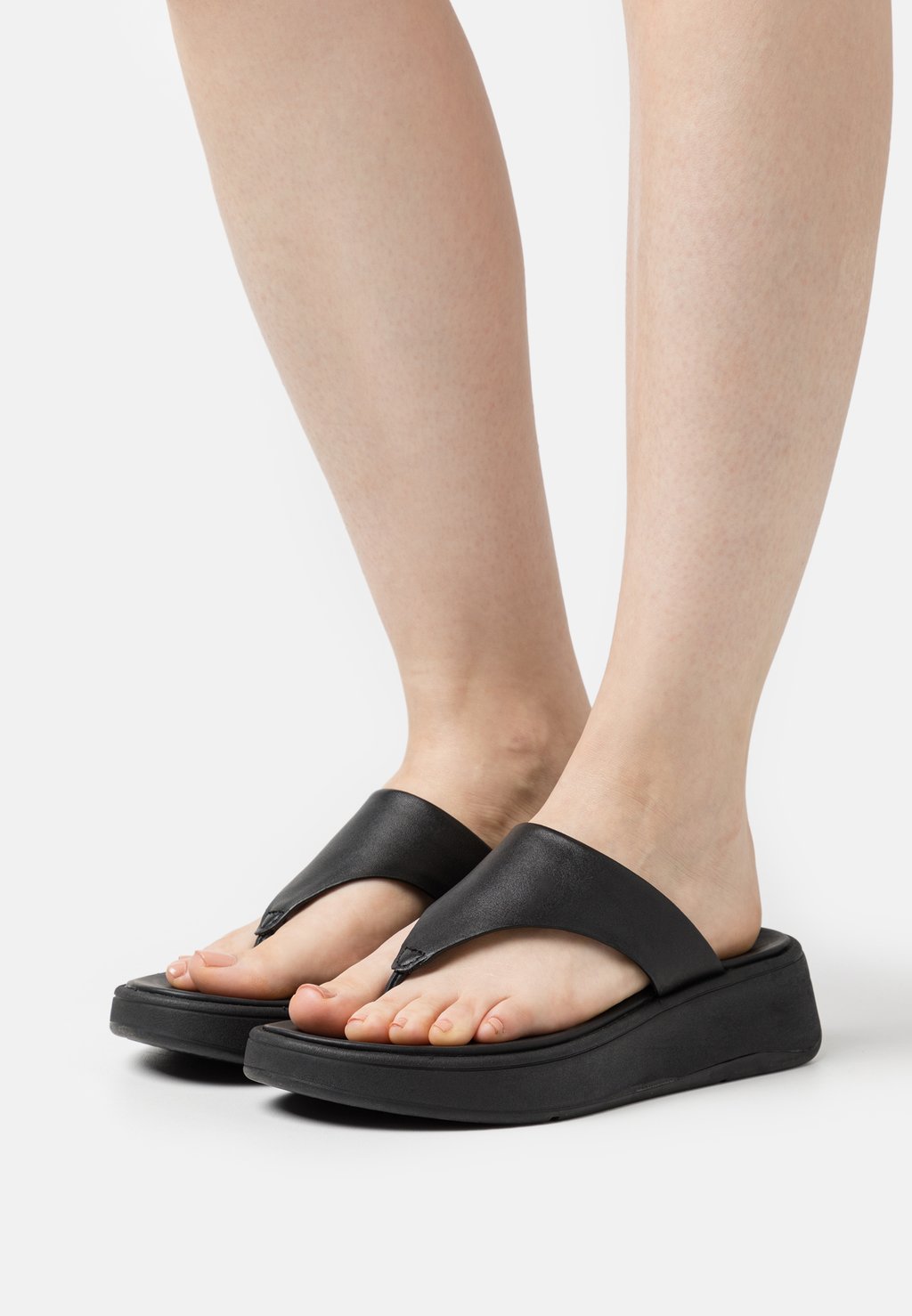 

Сандалии FitFlop