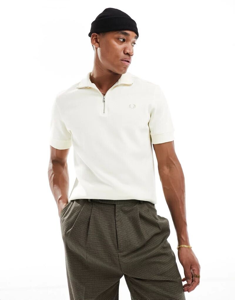

Белая короткая футболка на молнии Fred Perry