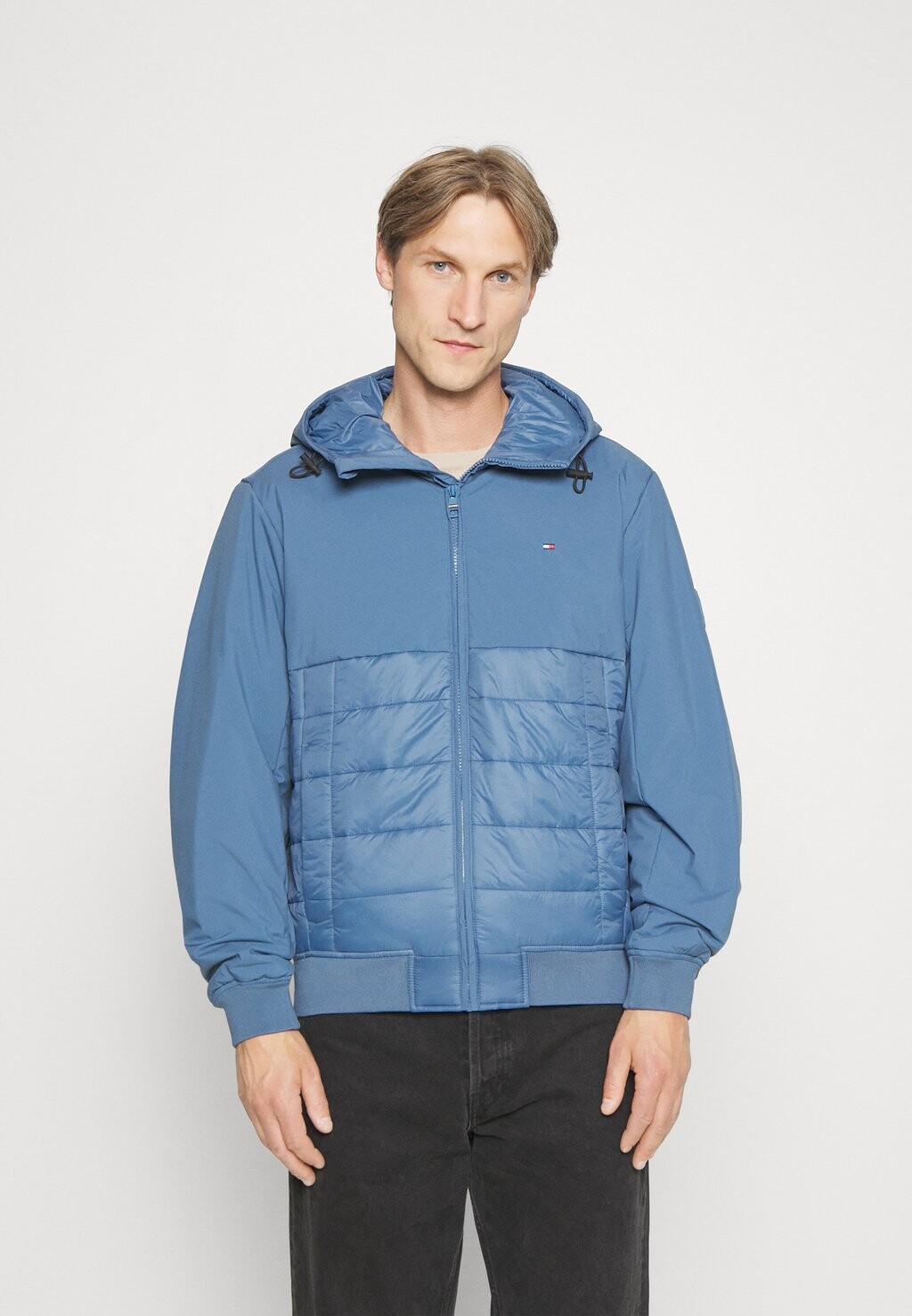 

Легкая куртка Tommy Hilfiger