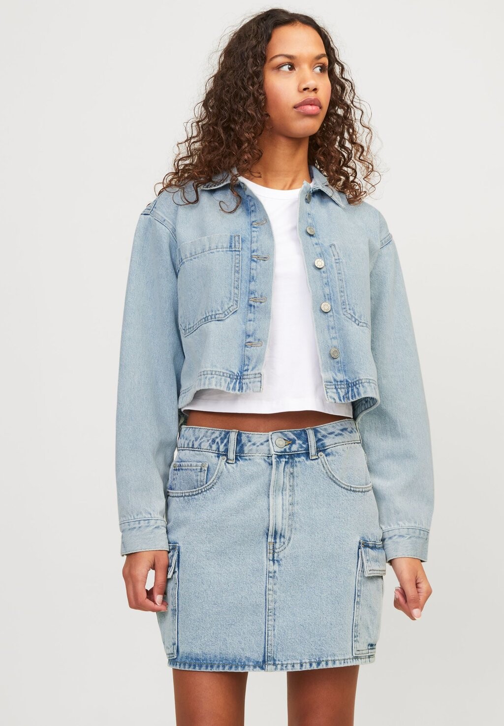 

Джинсовая куртка JXAYLA CROPPED OVERSHIRT JJXX, цвет light blue denim