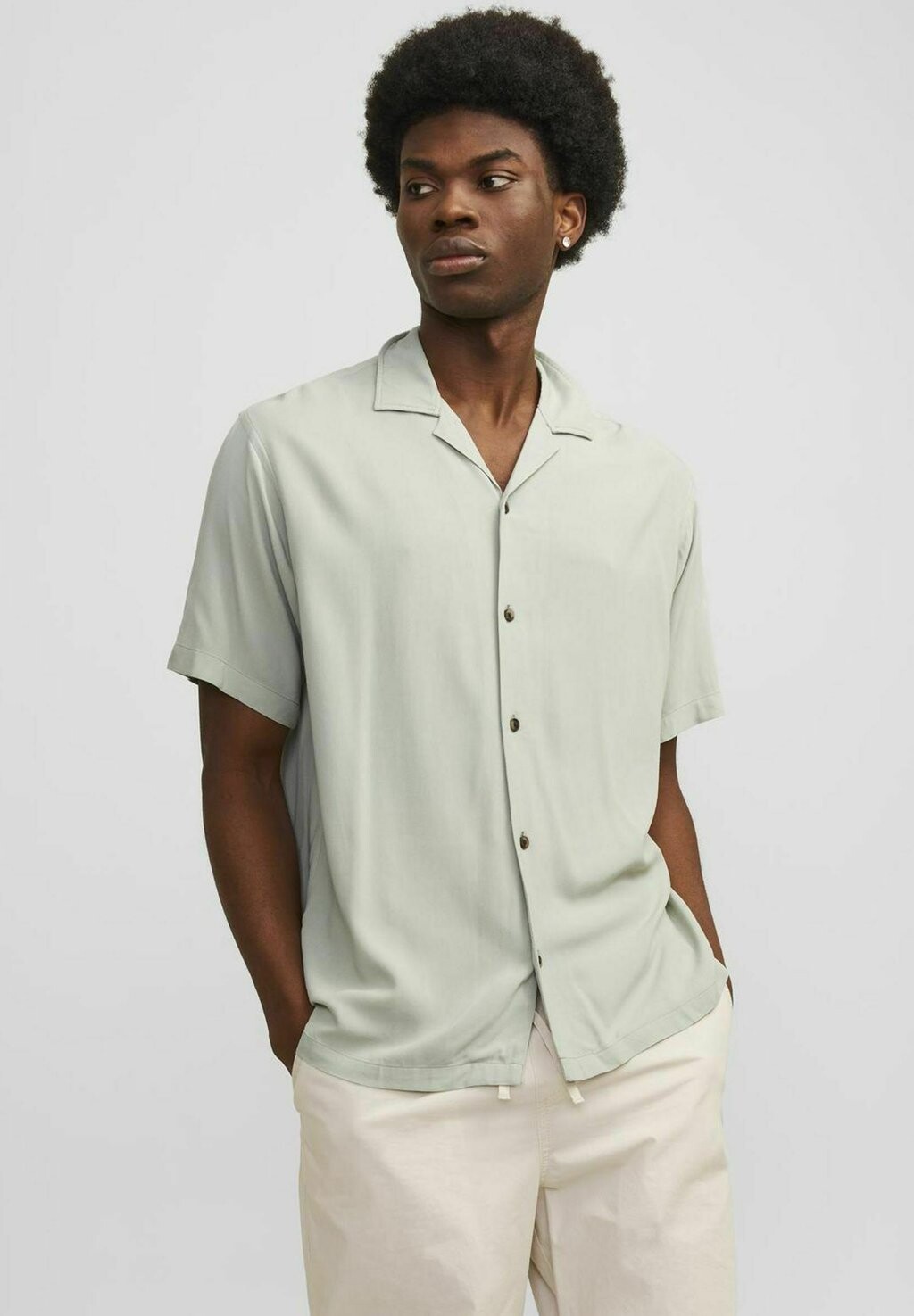 

Рубашка JJEJEFF SOLID RESORT SS SN Jack & Jones, цвет desert sage