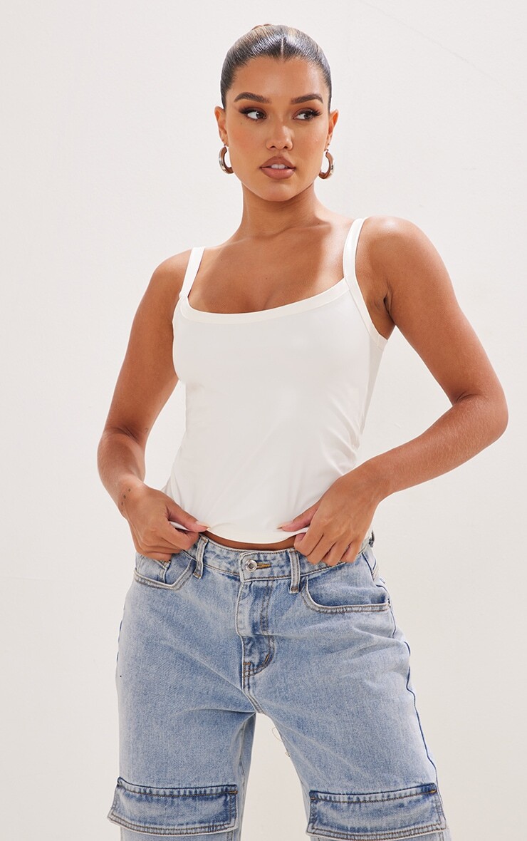 

PrettyLittleThing Кремовый топ на бретелях из искусственной кожи