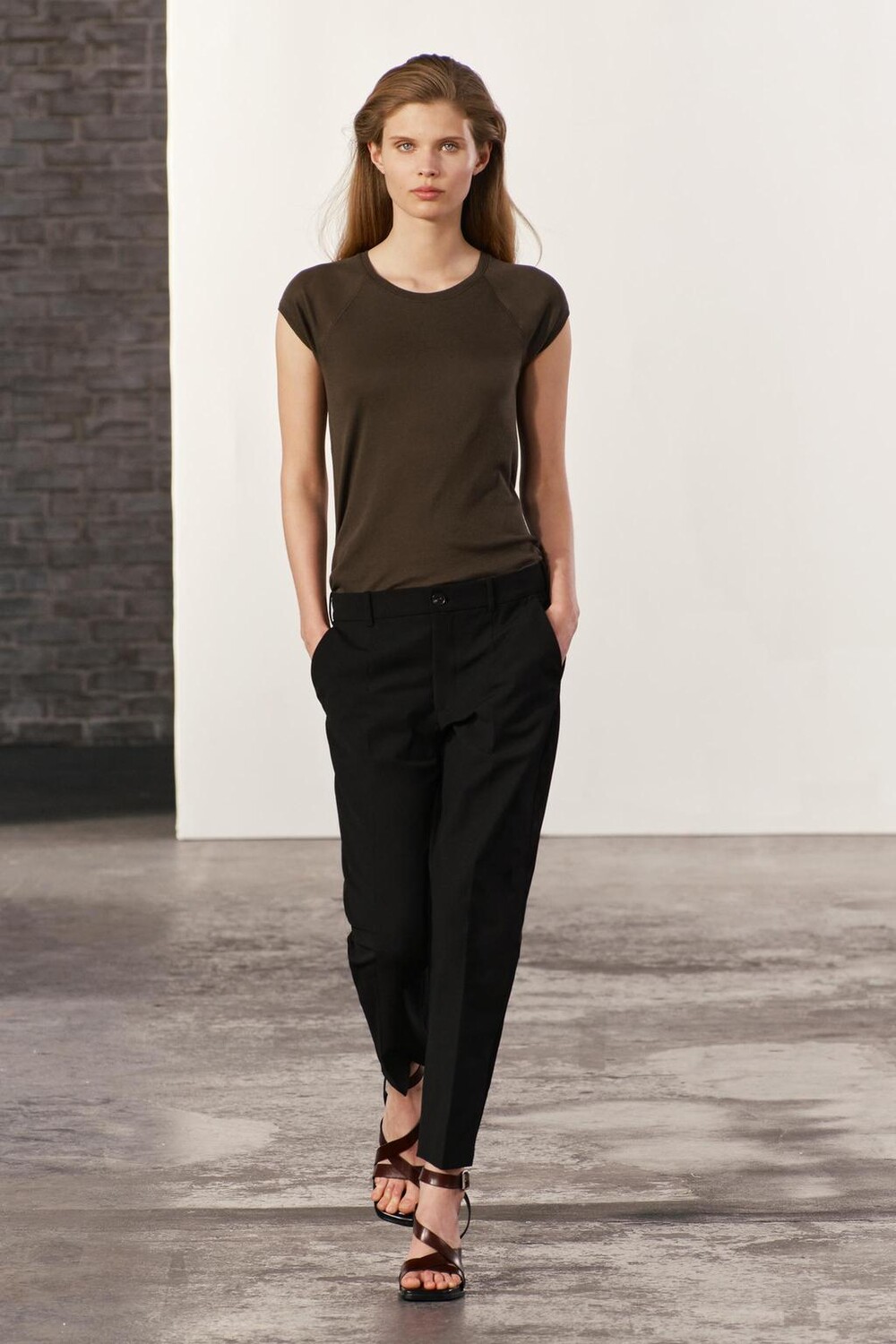 

Брюки с боковыми полосами ZARA, черный