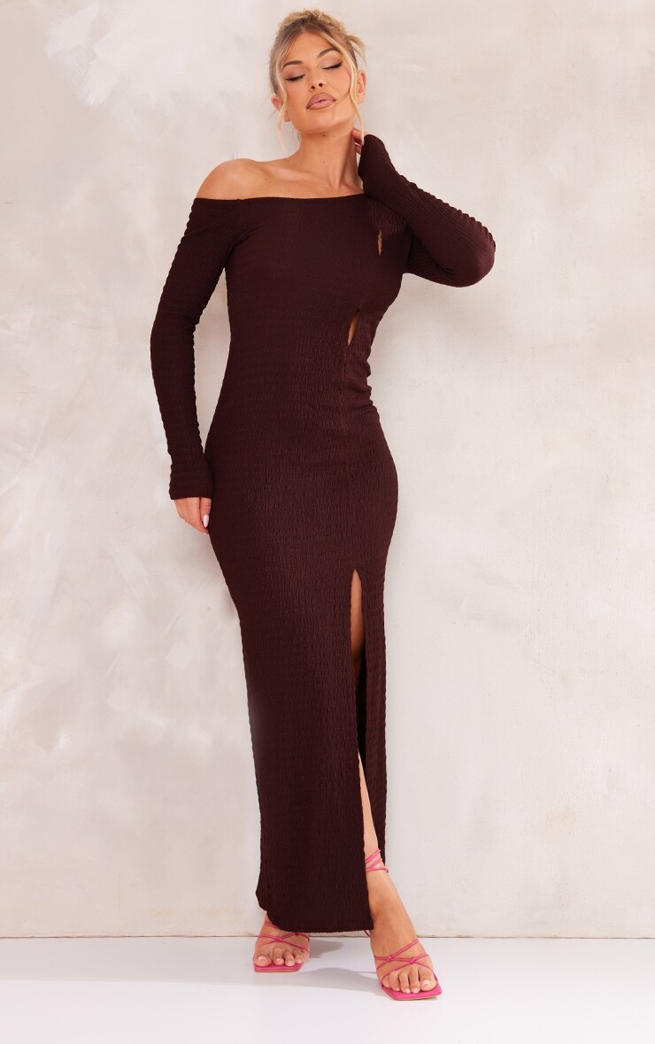 

PrettyLittleThing Платье мидакси с асимметричным вырезом и длинными рукавами шоколадного цвета