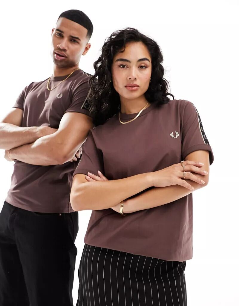 

Коричневая футболка унисекс для борьбы Fred Perry с контрастной отделкой