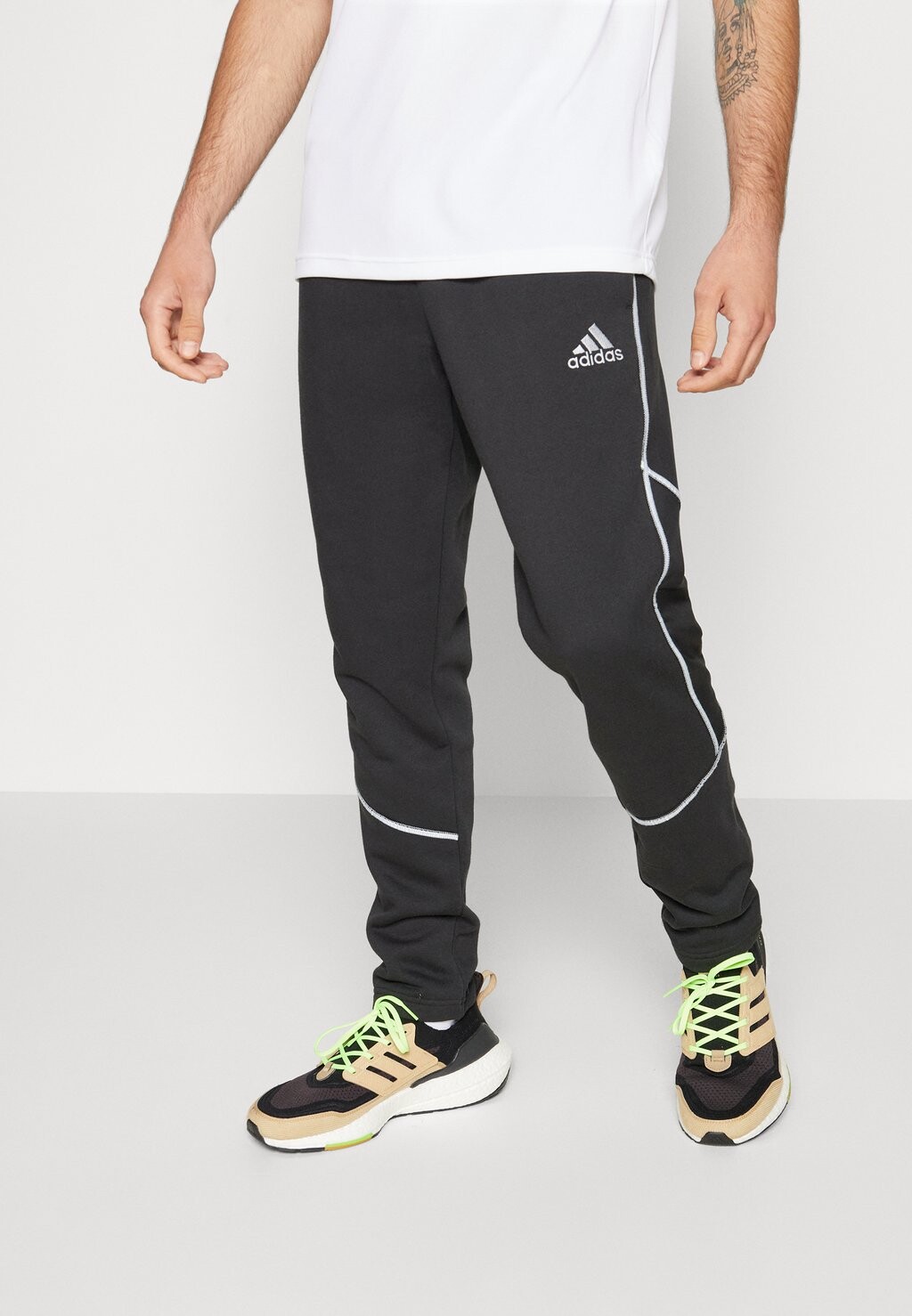 

Спортивные брюки Adidas