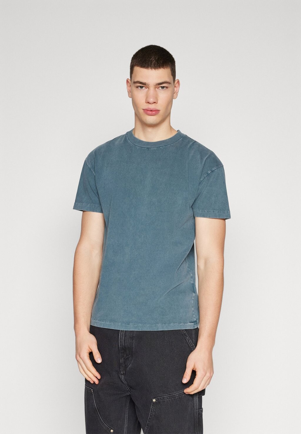 

Базовая футболка ESSENTIAL TEE Abercrombie & Fitch, темно-серый