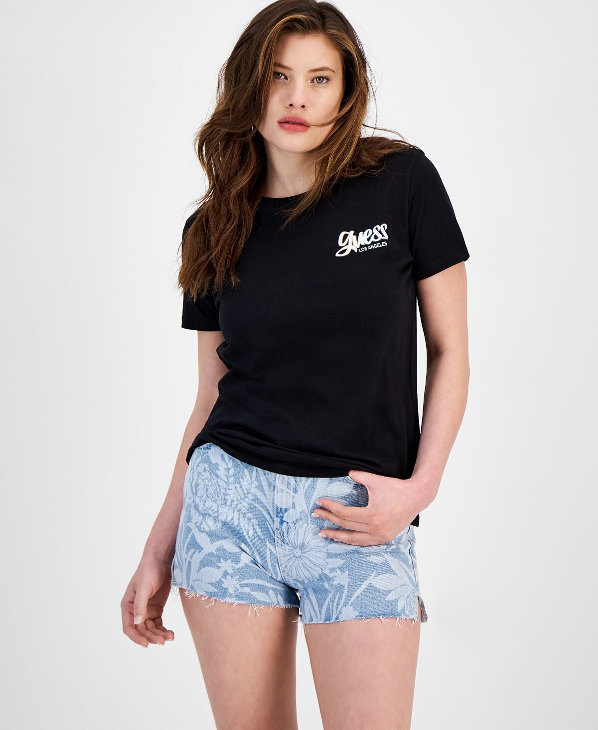 

Женская хлопковая легкая футболка с рисунком радужной вишни GUESS