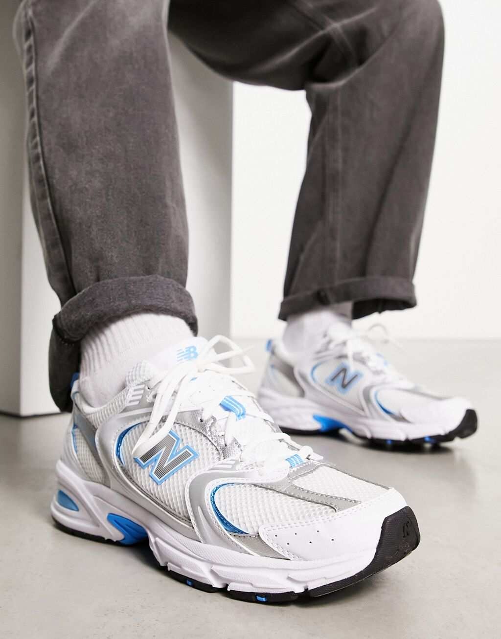 

Бело-синие кроссовки New Balance 530
