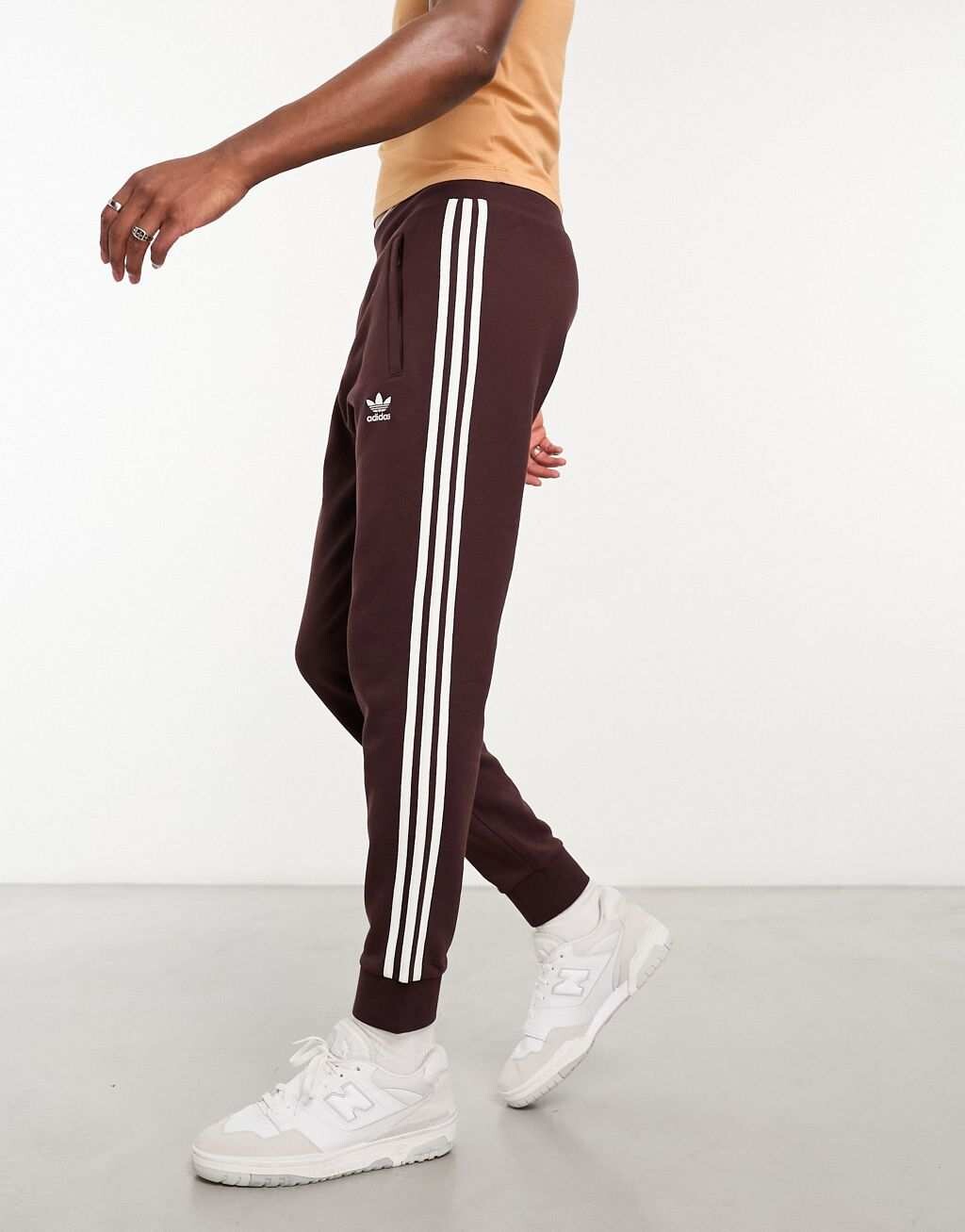 

Коричневые спортивные брюки adidas Originals Adicolor