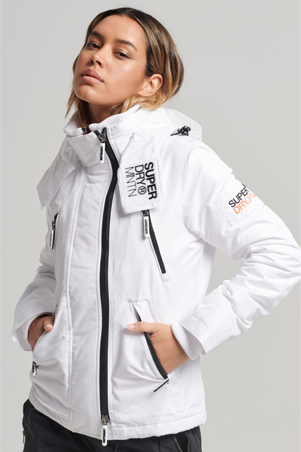 

Белая куртка Mountain Windcheater Superdry Superdry, белый