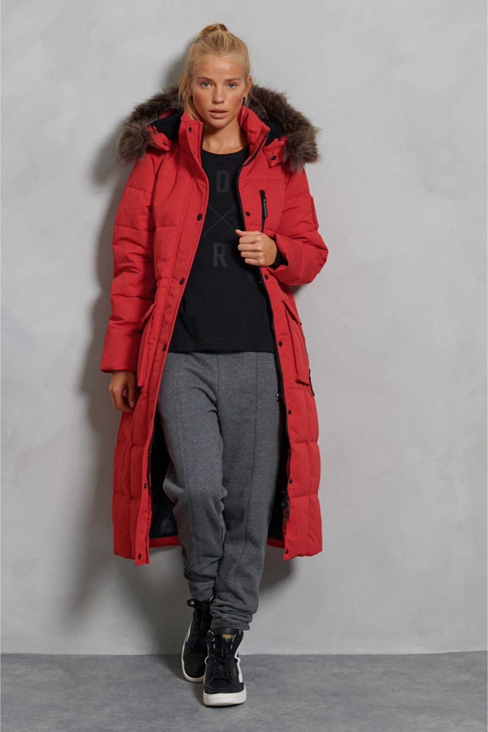 

Длинное пальто Everest с отделкой из искусственного меха Superdry, красный