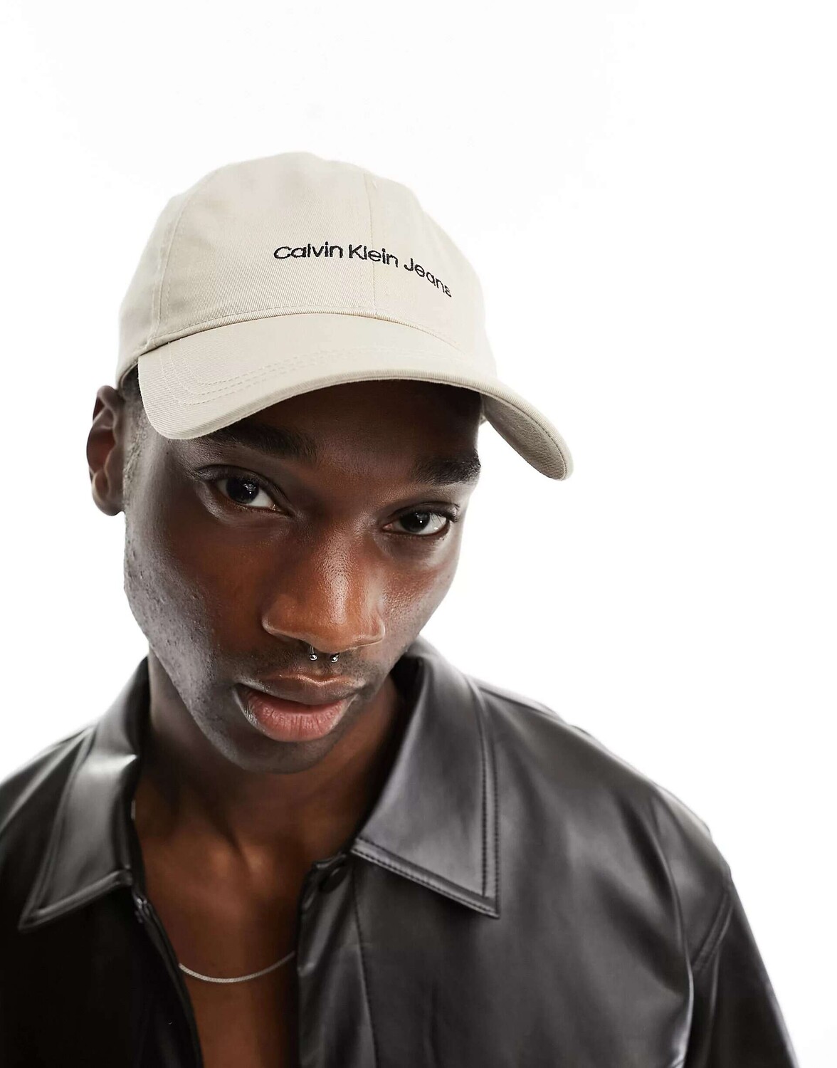 

Темно-серая кепка с логотипом Calvin Klein Jeans