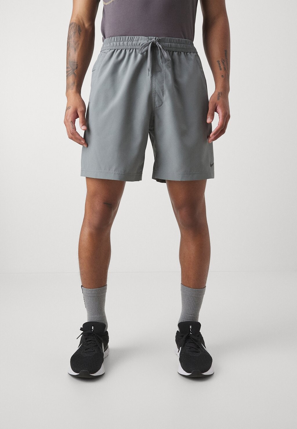 

Спортивные шорты Form Nike, цвет smoke grey/black