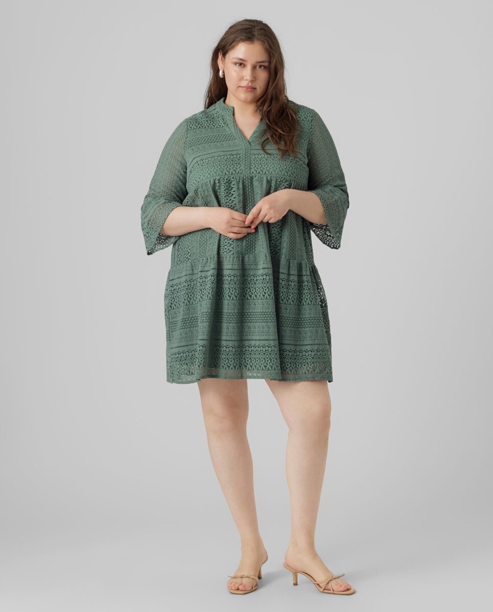 

Короткое платье с рукавами 3/4 Vero Moda Curve