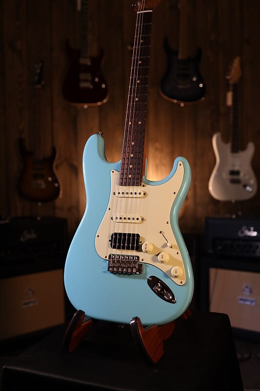 

Электрогитара Suhr Classic S Vintage Antique LE With Roasted Maple Neck HSS - Daphne Blue 1886