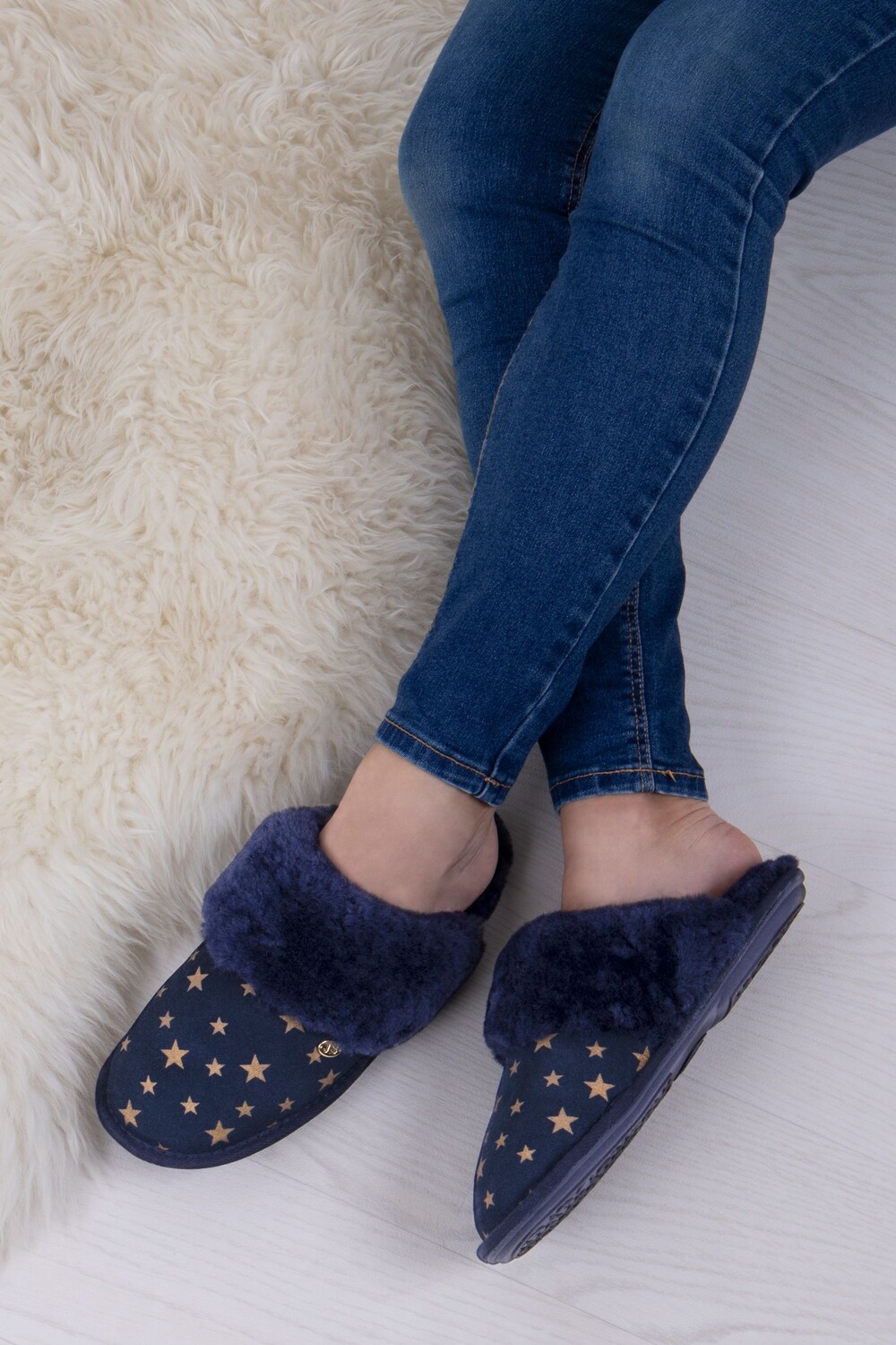

Женские тапочки Duchess из овчины Just Sheepskin, синий