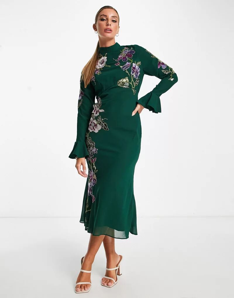 Зеленое платье миди с цветочным декором и расклешенными манжетами ASOS