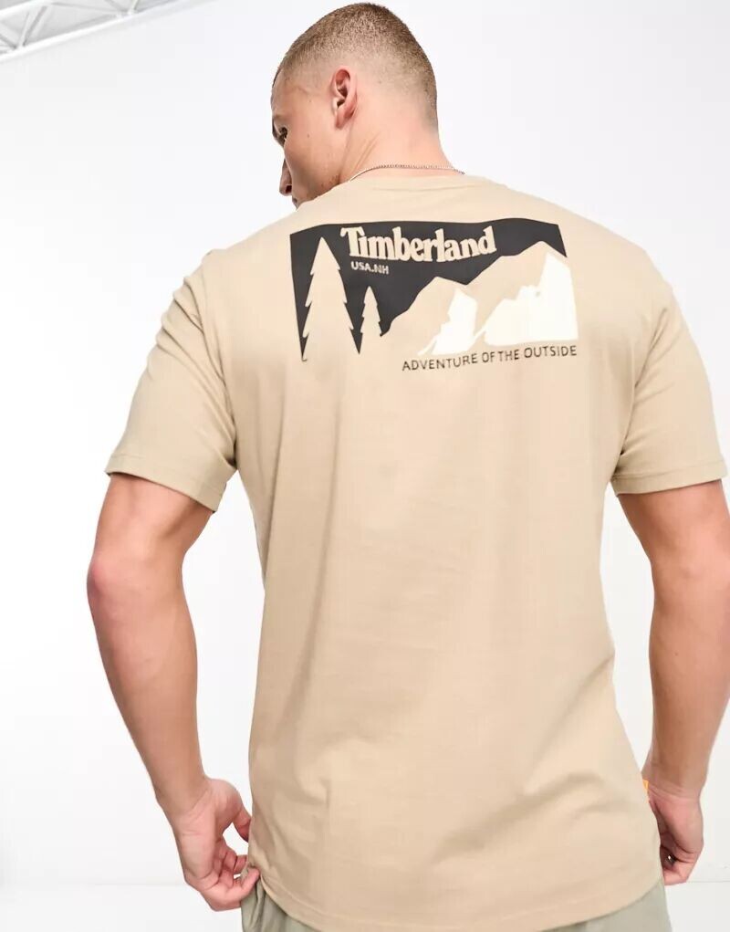 

Бежевая футболка Timberland с принтом «горы» на спине