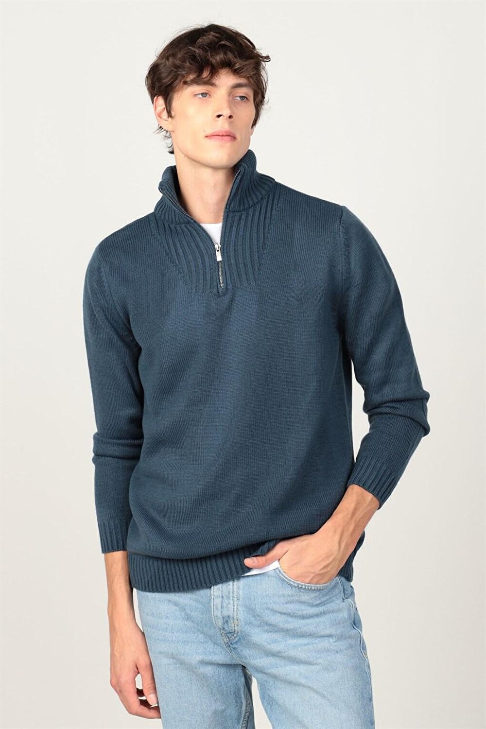 

Мужской свитер Slim Fit с высоким воротником и молнией TUDORS, масло