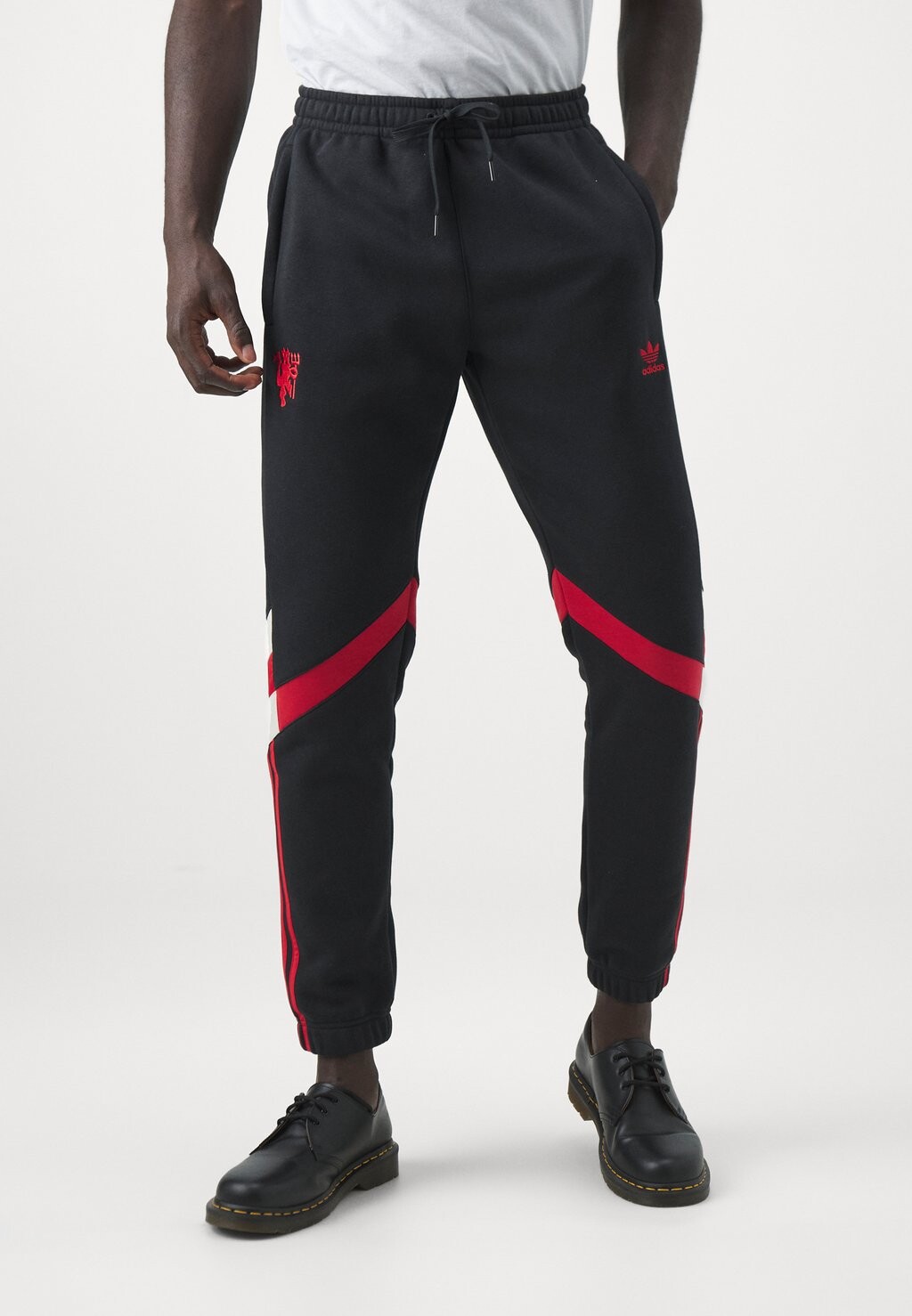 

Спортивные штаны MANCHESTER UNITED PANT adidas, черный