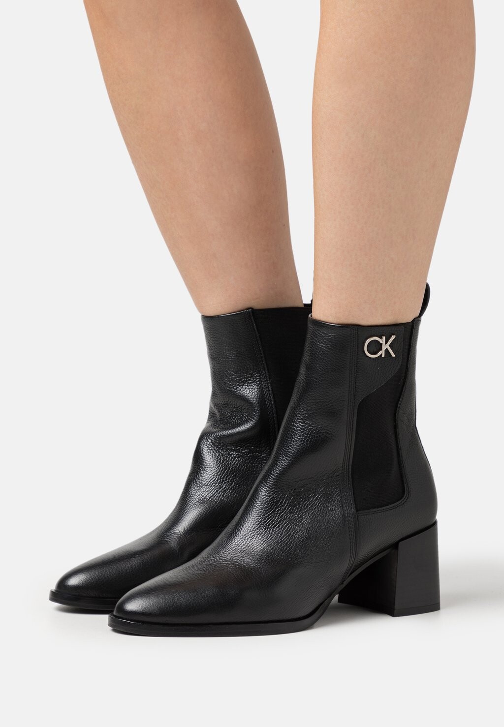 

Ботильоны Calvin Klein МИНДАЛЬ, черный