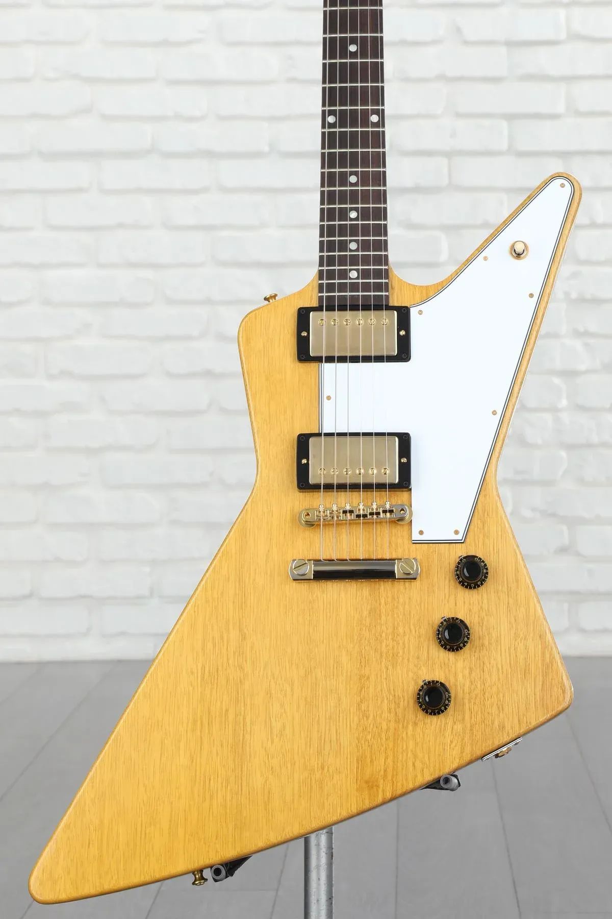 

Gibson Custom 1958 Korina Explorer с белой накладкой - натуральный