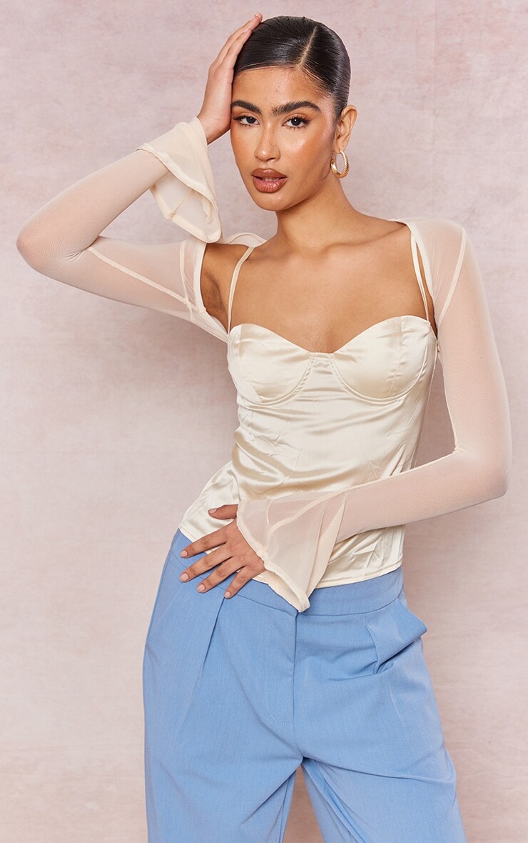 

PrettyLittleThing Кремовый удлиненный топ из атласной сетки 2 в 1 с оборками