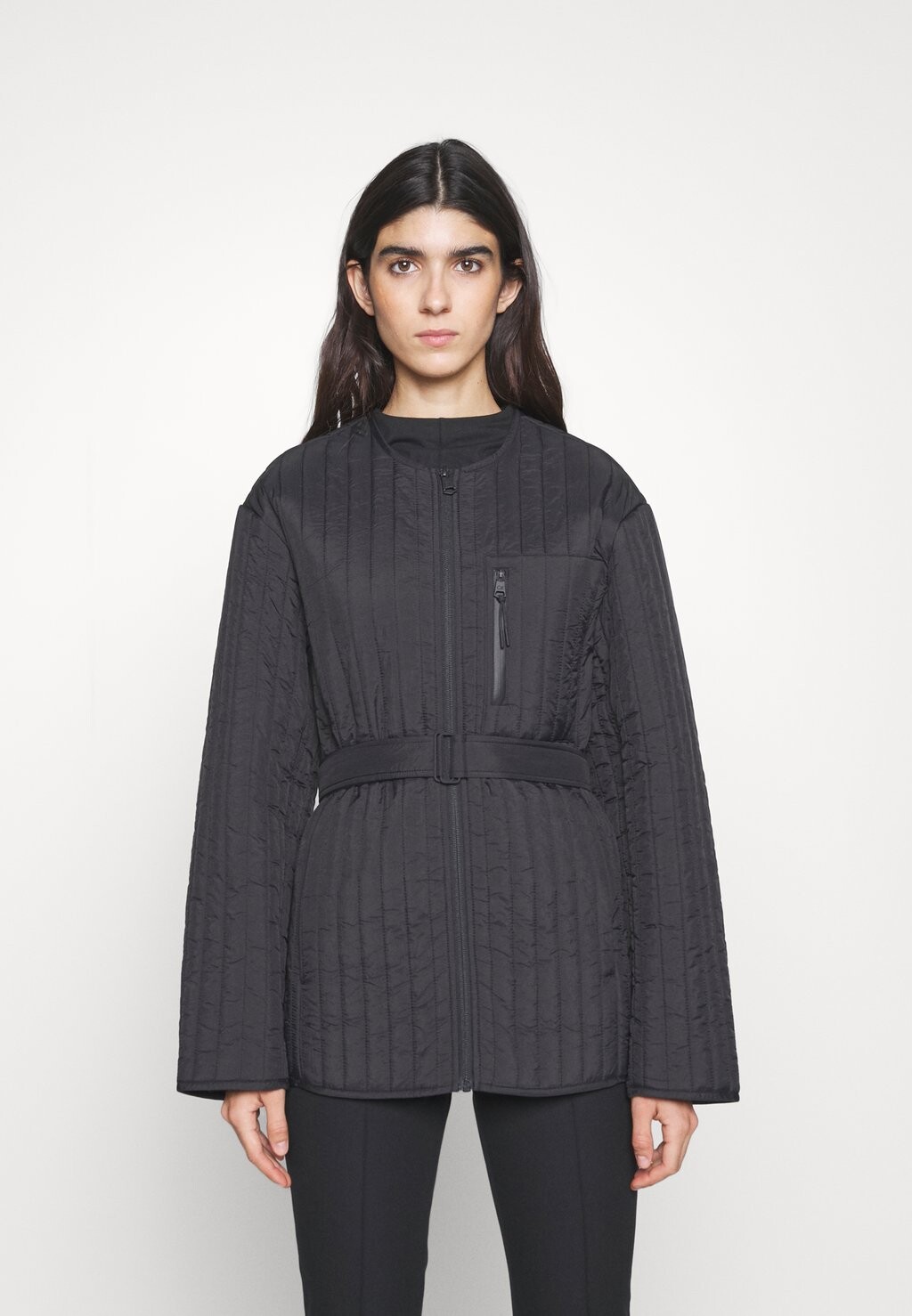 

Куртка для отдыха Calvin Klein ВЕРТИКАЛЬНАЯ СТЕГАНАЯ КУРТКА, черный