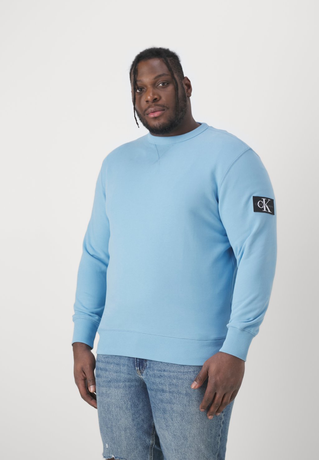 

Толстовка Badge Crew Neck Calvin Klein, цвет dusk blue