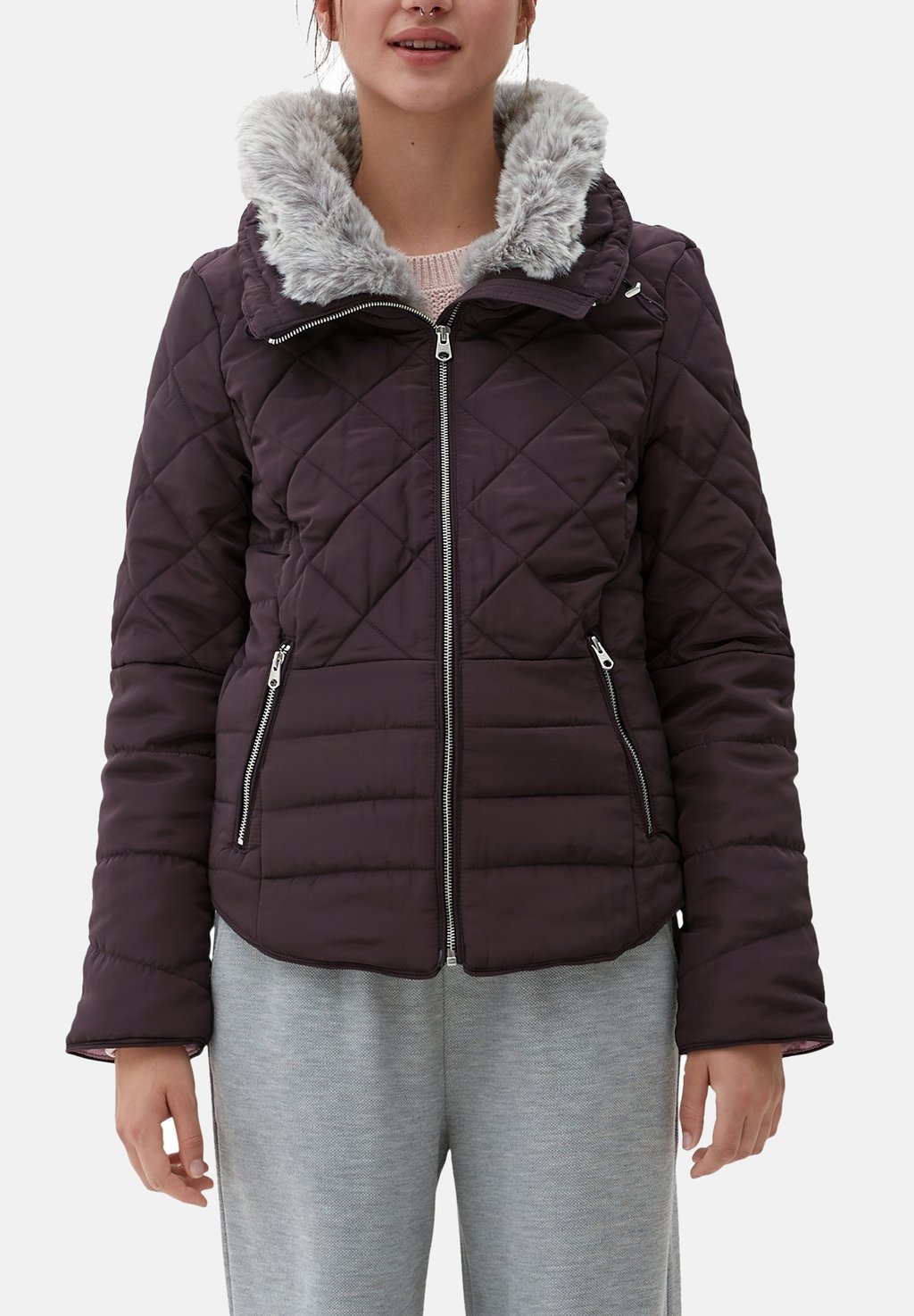 цена Зимняя куртка QS by s.Oliver, фиолетовый