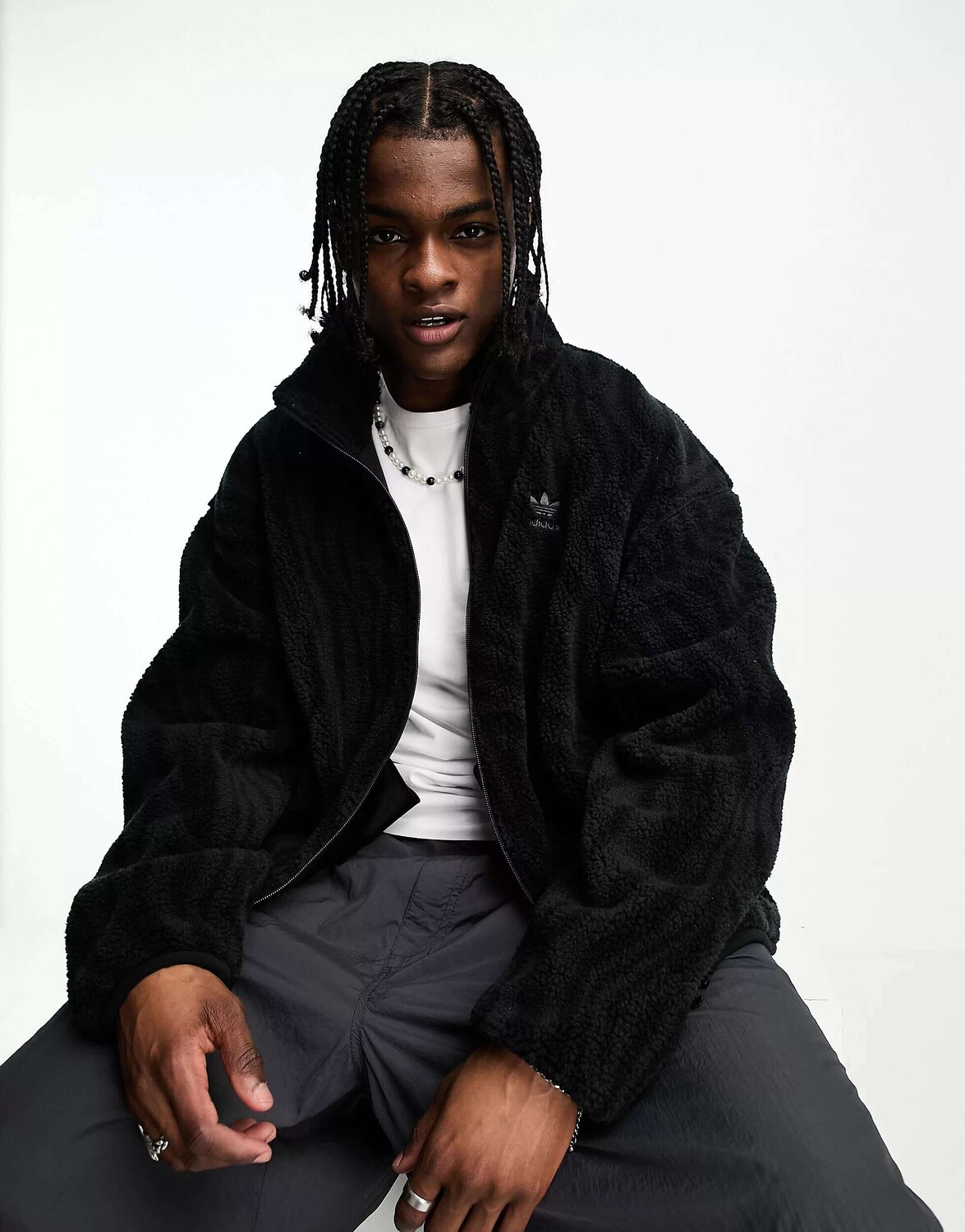 

Черный флисовый трилистник с животным принтом adidas Originals
