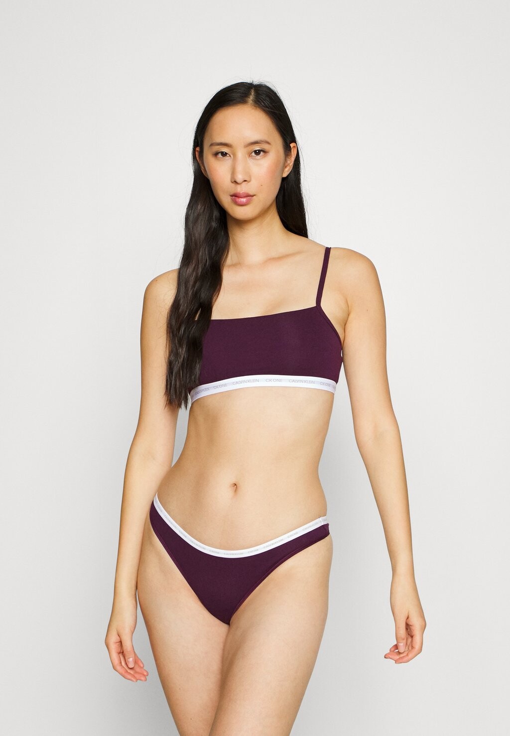 

Стринги Calvin Klein Underwear