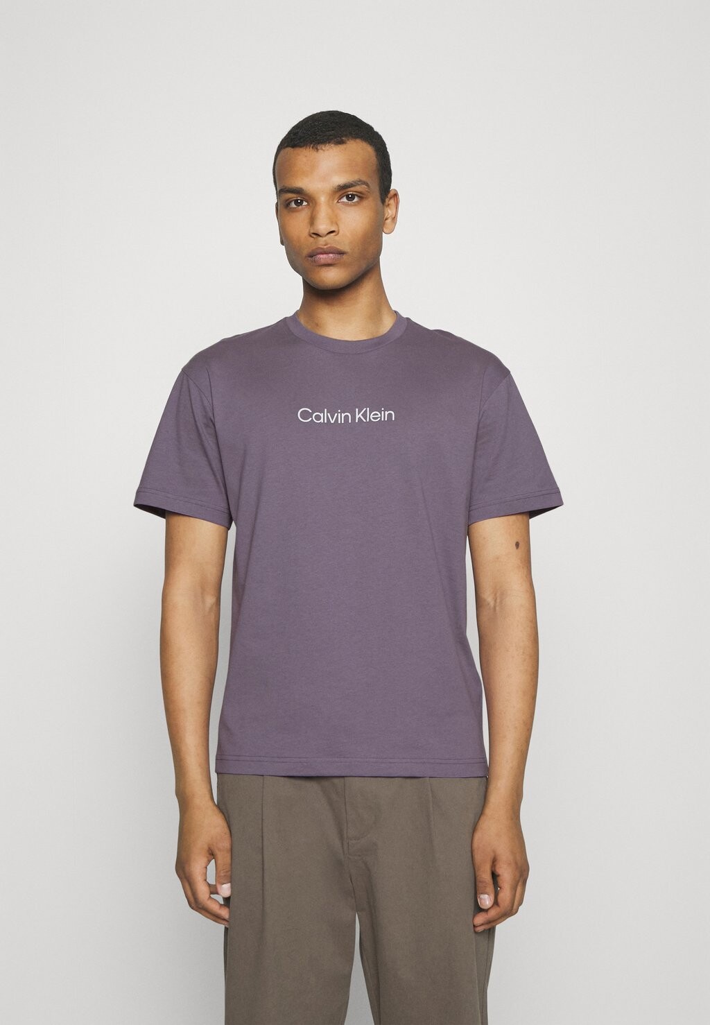 

Базовая футболка Hero Logo Comfort Calvin Klein, цвет cadet