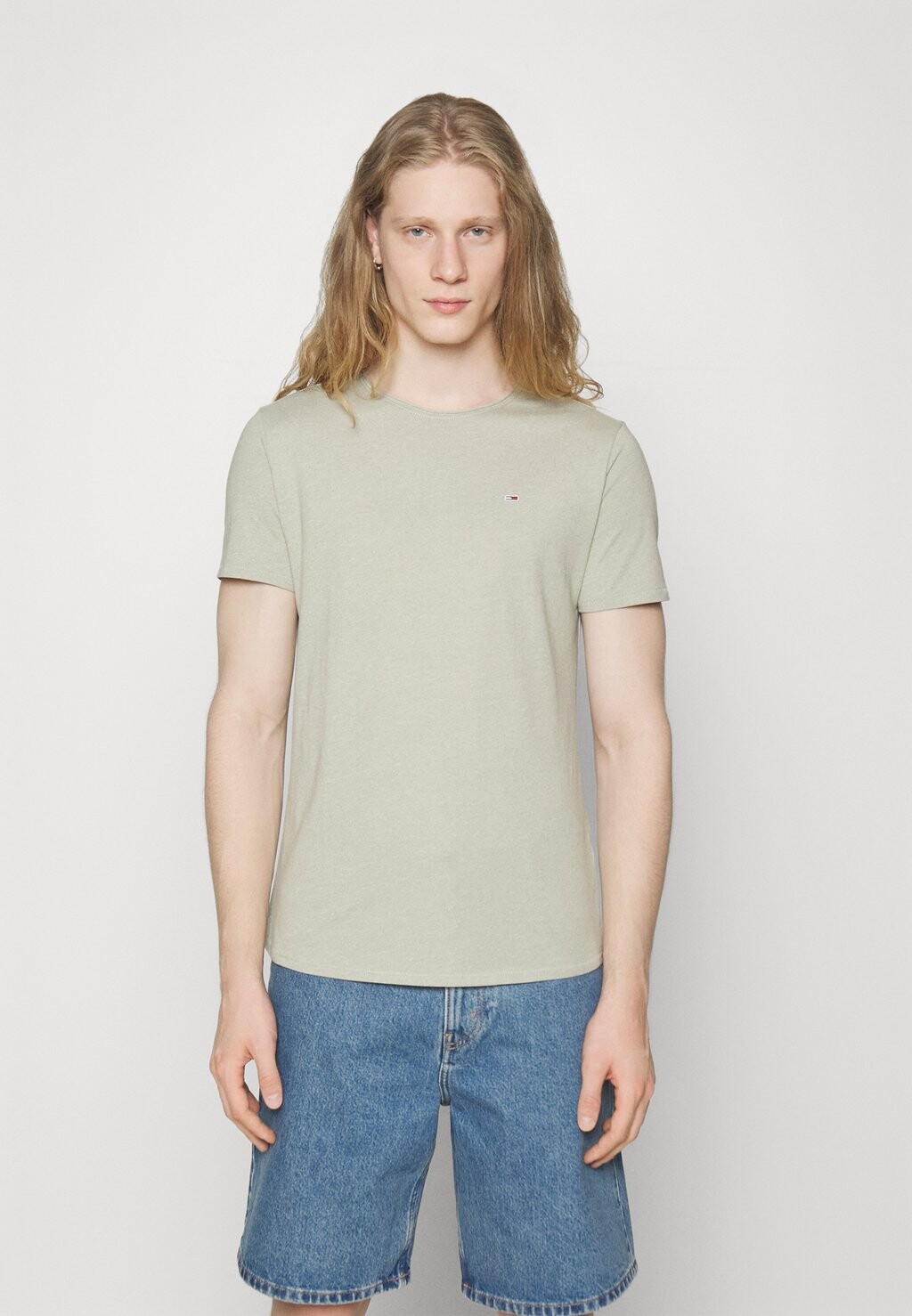 

Базовая футболка SLIM JASPE NECK Tommy Jeans, выцветшая ива