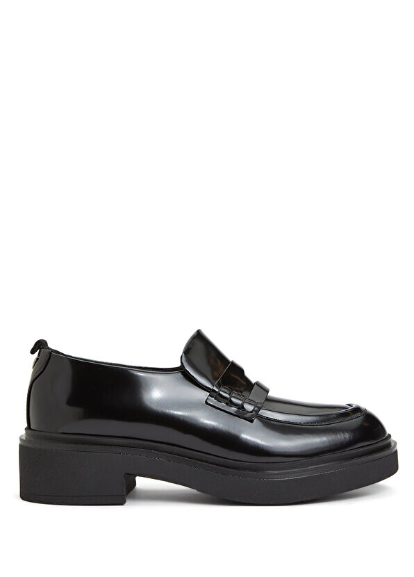 

Черные женские кожаные лоферы Emporio Armani