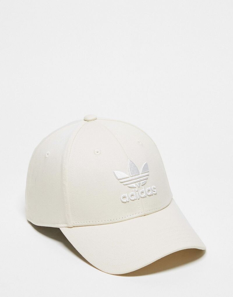 

Adidas Originals — кремовая кепка с логотипом в виде трилистника