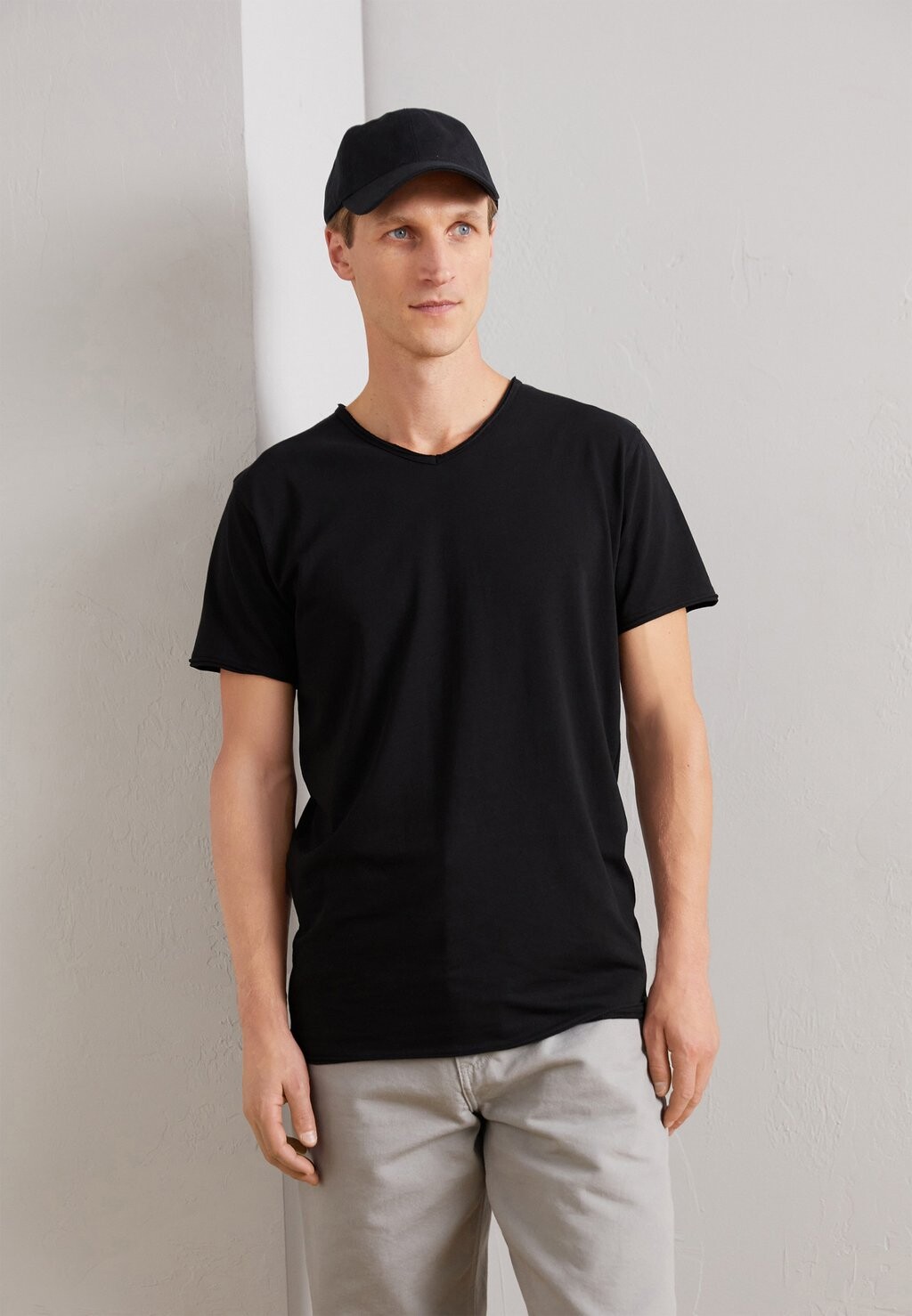 

Футболка базовая ALESSO INDICODE JEANS, цвет black
