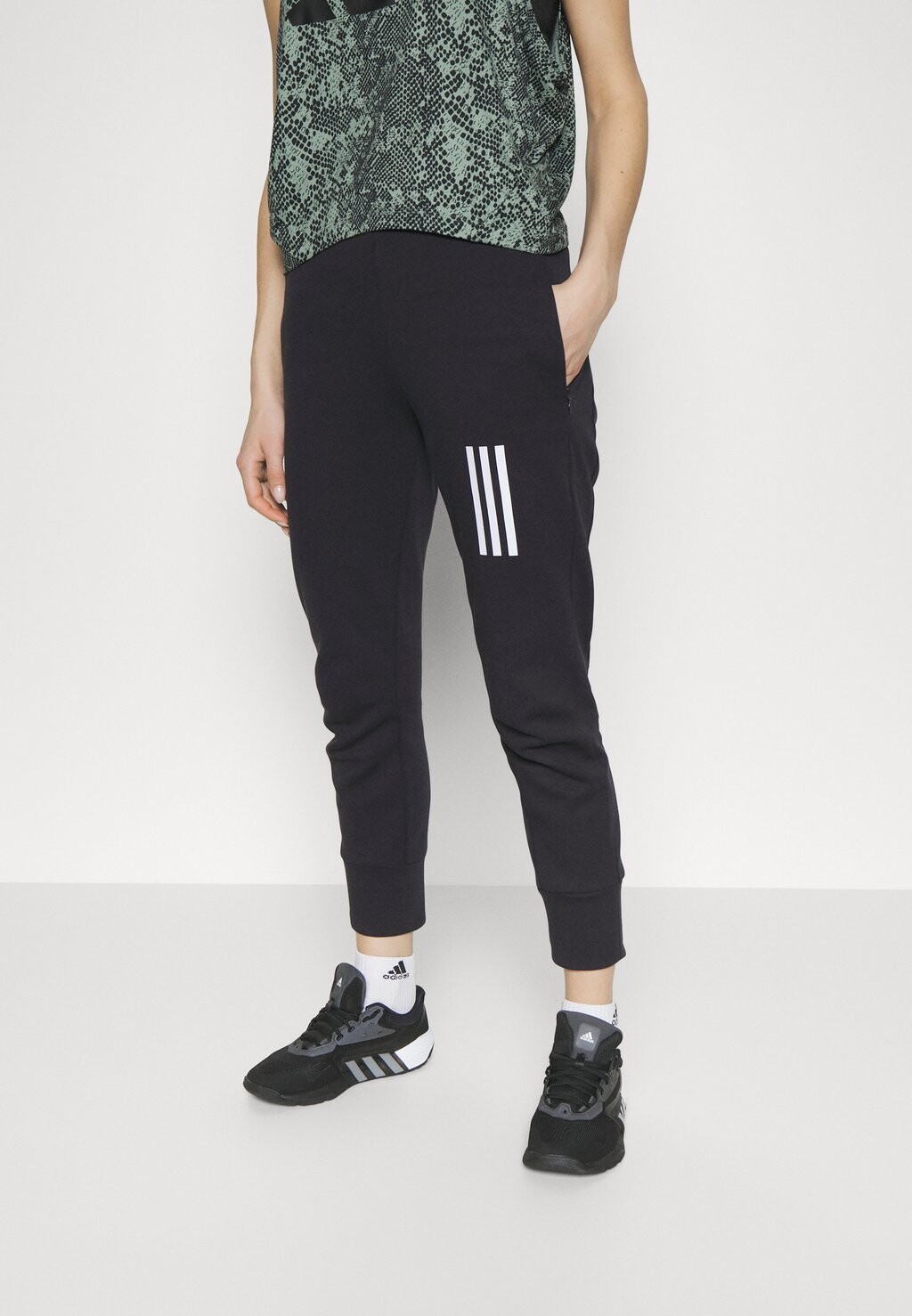 

Спортивные брюки Adidas, черный