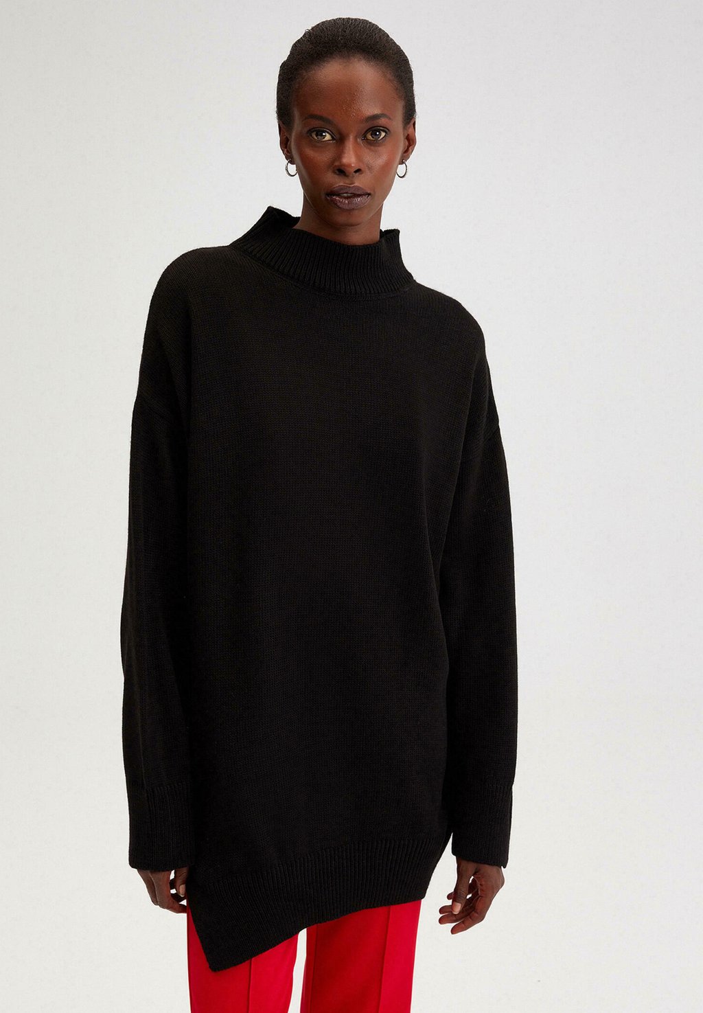 

Свитер Turtle Neck With Side Slit Touché Privé, черный