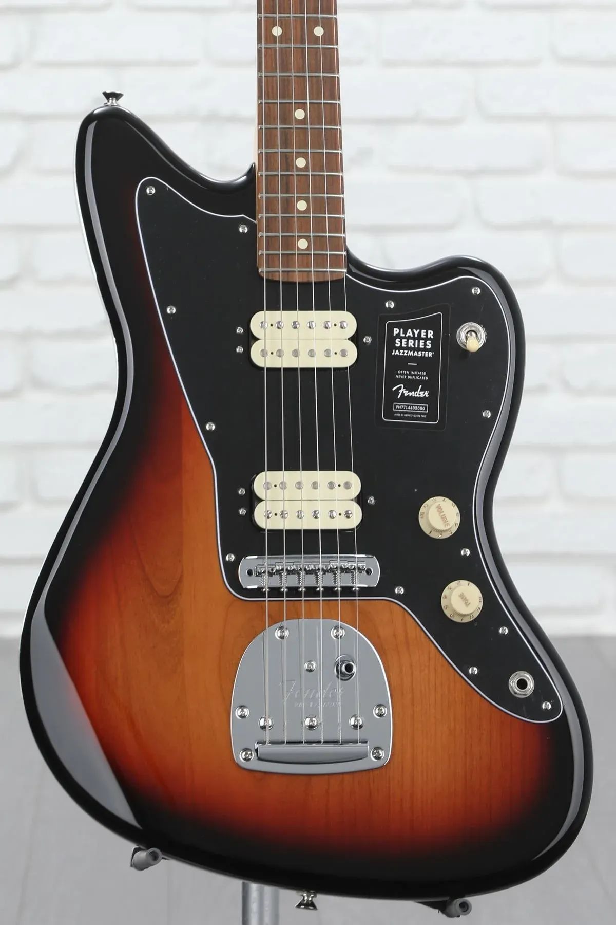 

Fender Player Jazzmaster — 3-Tone Sunburst с накладкой Pau Ferro