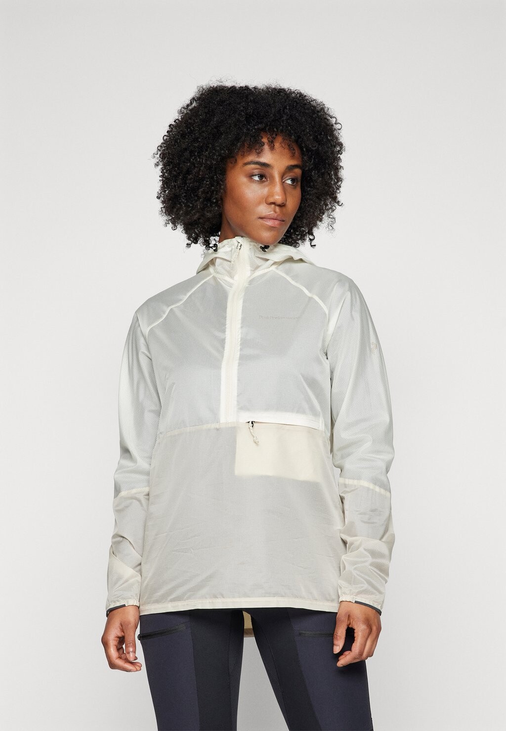 

Жёсткая куртка LIGHTWEIGHT WIND ANORAK Peak Performance, бежевый