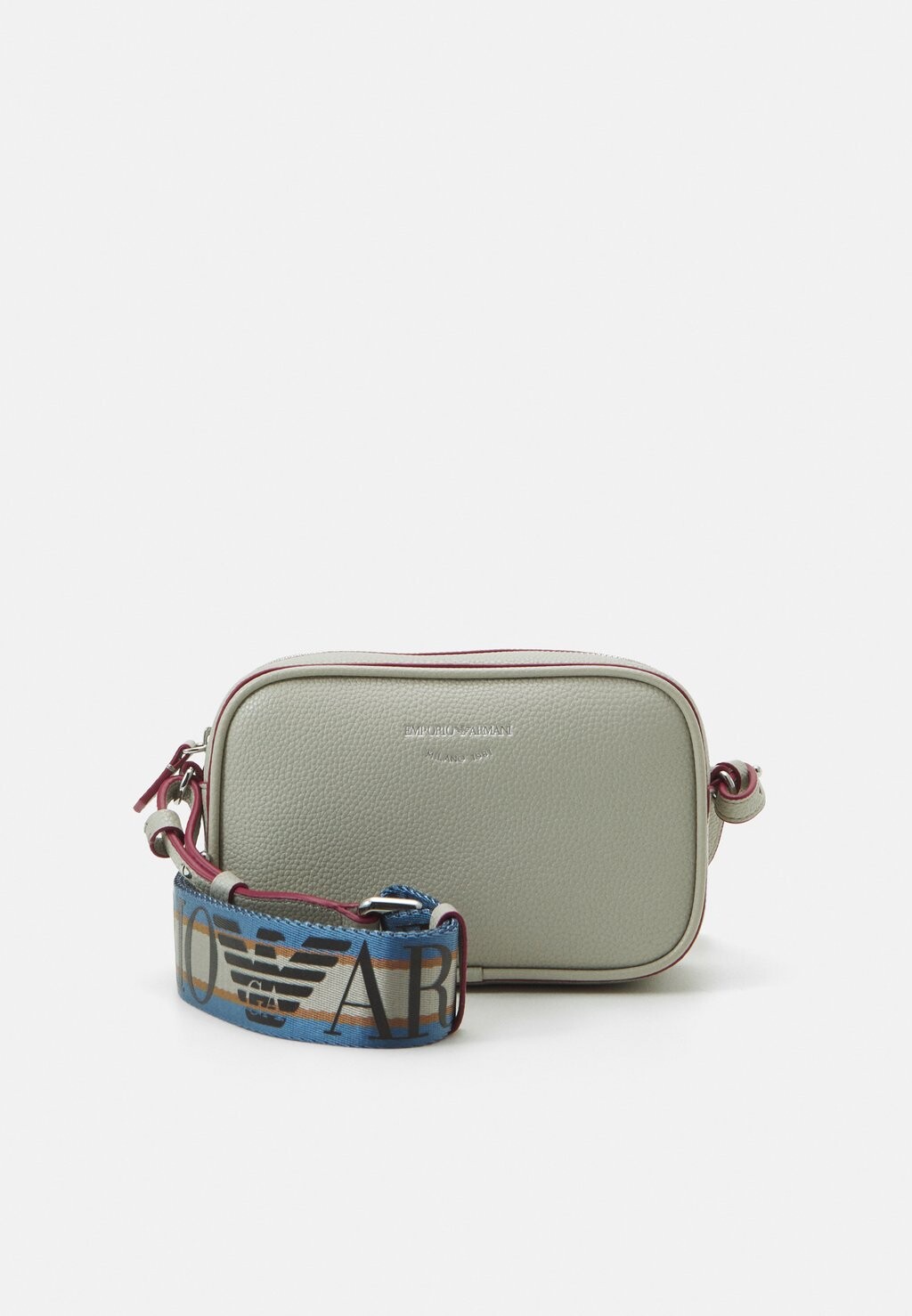 

Сумка через плечо CAMERA CASE Emporio Armani, ртуть/герань
