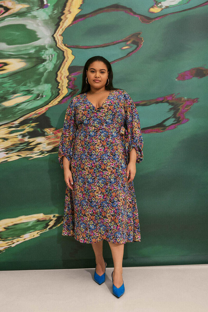 

Платье с изогнутыми рукавами 7/8 Vero Moda Curve, черный