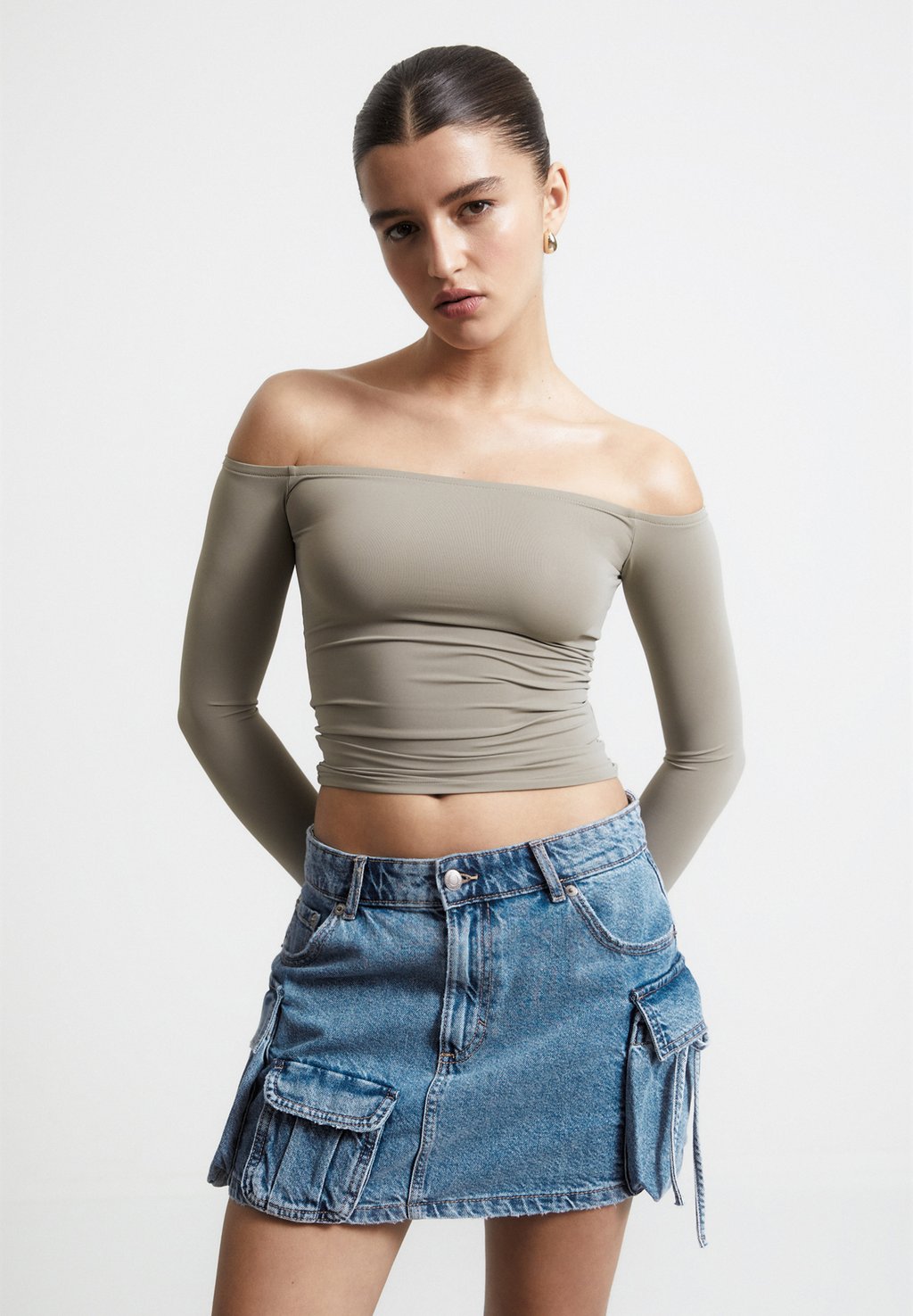 

Рубашка с длинным рукавом SLIM FIT OFF-THE-SHOULDER PULL&BEAR, цвет beige