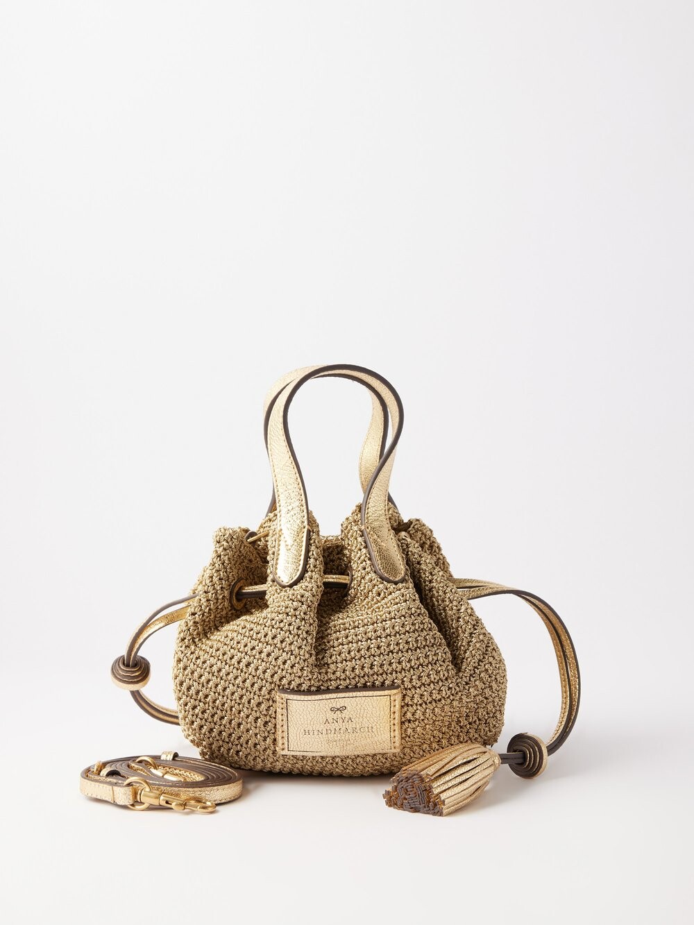 

Вязаная сумка через плечо с люрексом и кожаной отделкой Anya Hindmarch, золото
