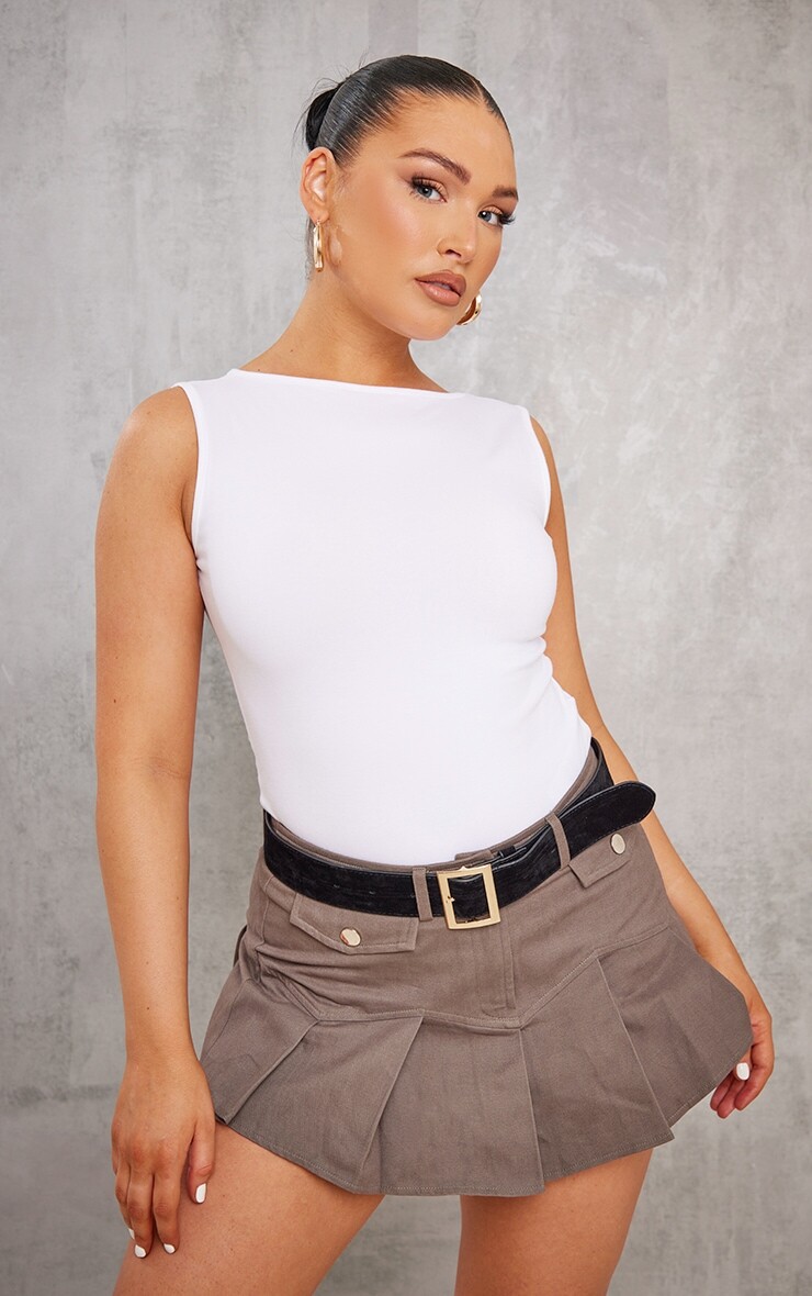 

PrettyLittleThing Белый хлопковый топ без рукавов с вырезом «лодочкой»