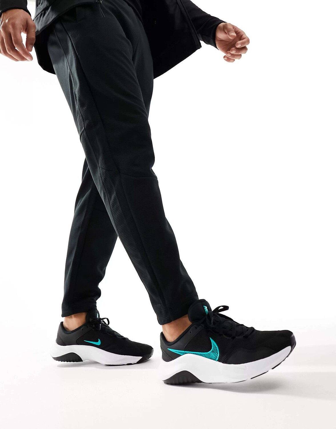 

Черные и бирюзовые кроссовки Nike Legend Essential 3 NN, Черный
