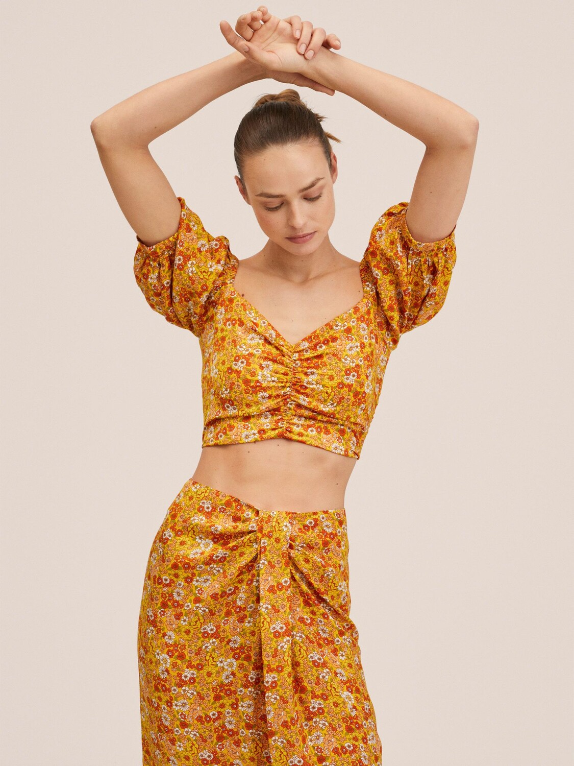 

Укороченный топ с цветочным принтом Mango Pisa, желтый