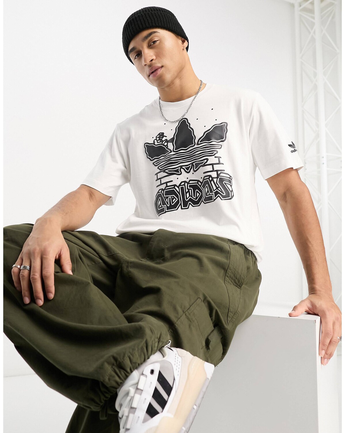 

Белая футболка adidas Originals